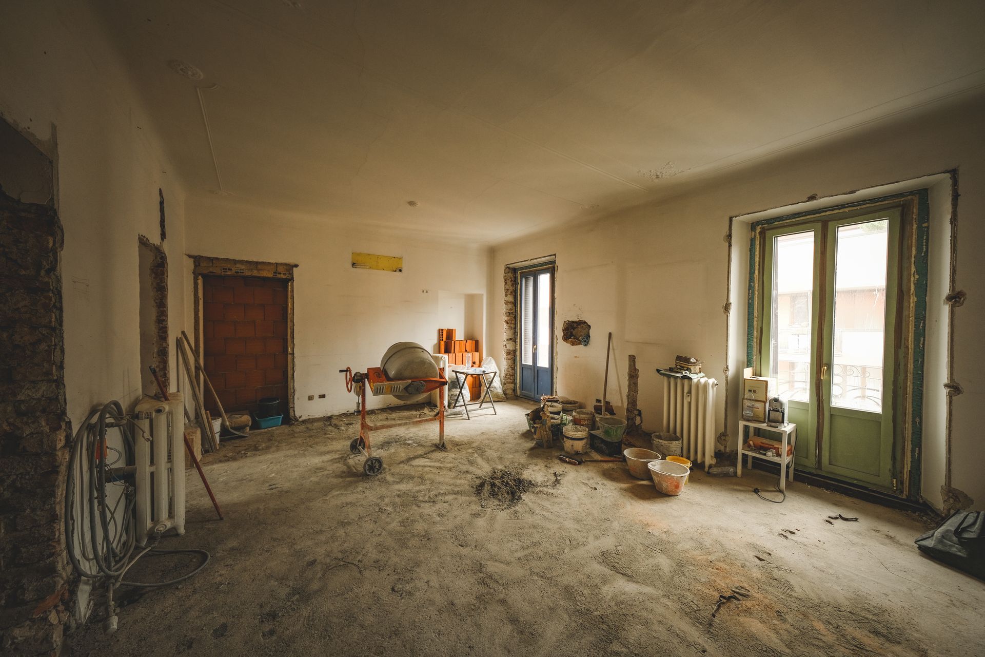 Ausbau und Dämmungsarbeiten am Rohbau