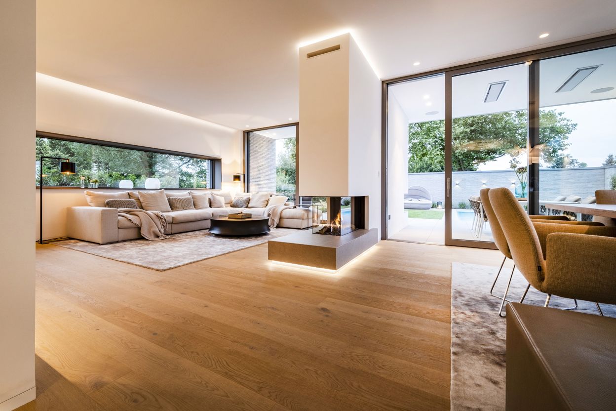 Renovierter Wohnraum mit neuen Oberflächen